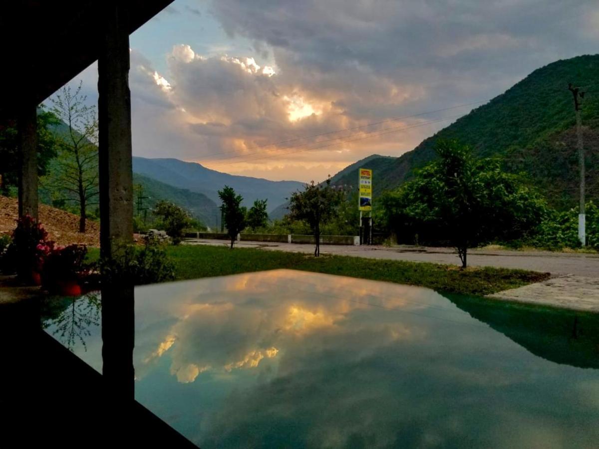 Hotel Lugina E Komanit