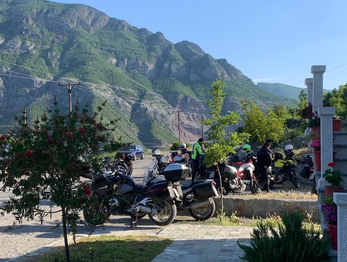 Lugina E Komanit Hotel 3*