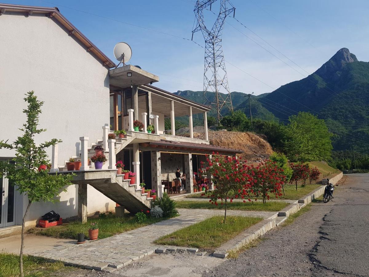 Lugina E Komanit Hotel