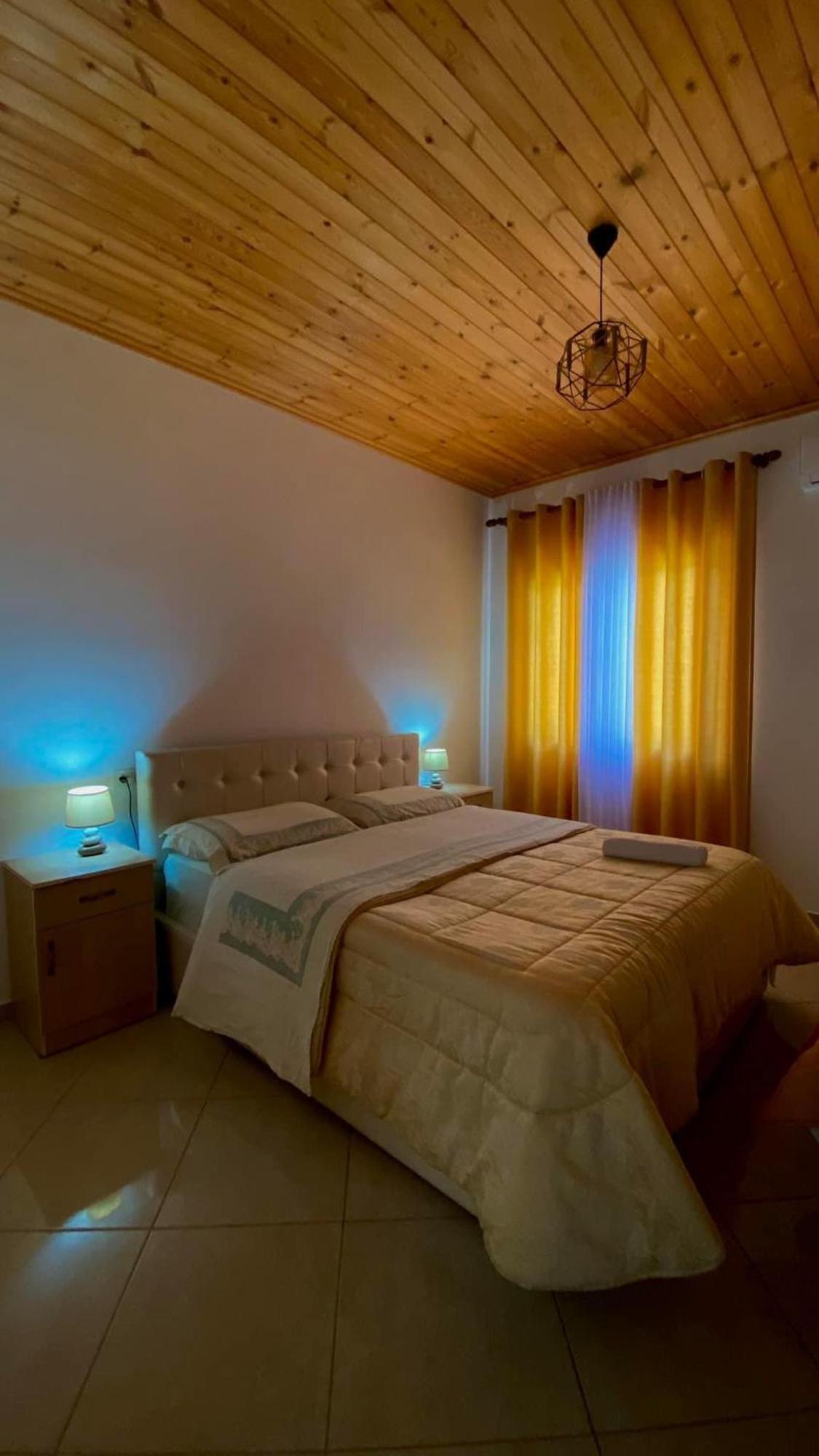 Hotel Lugina E Komanit Koman