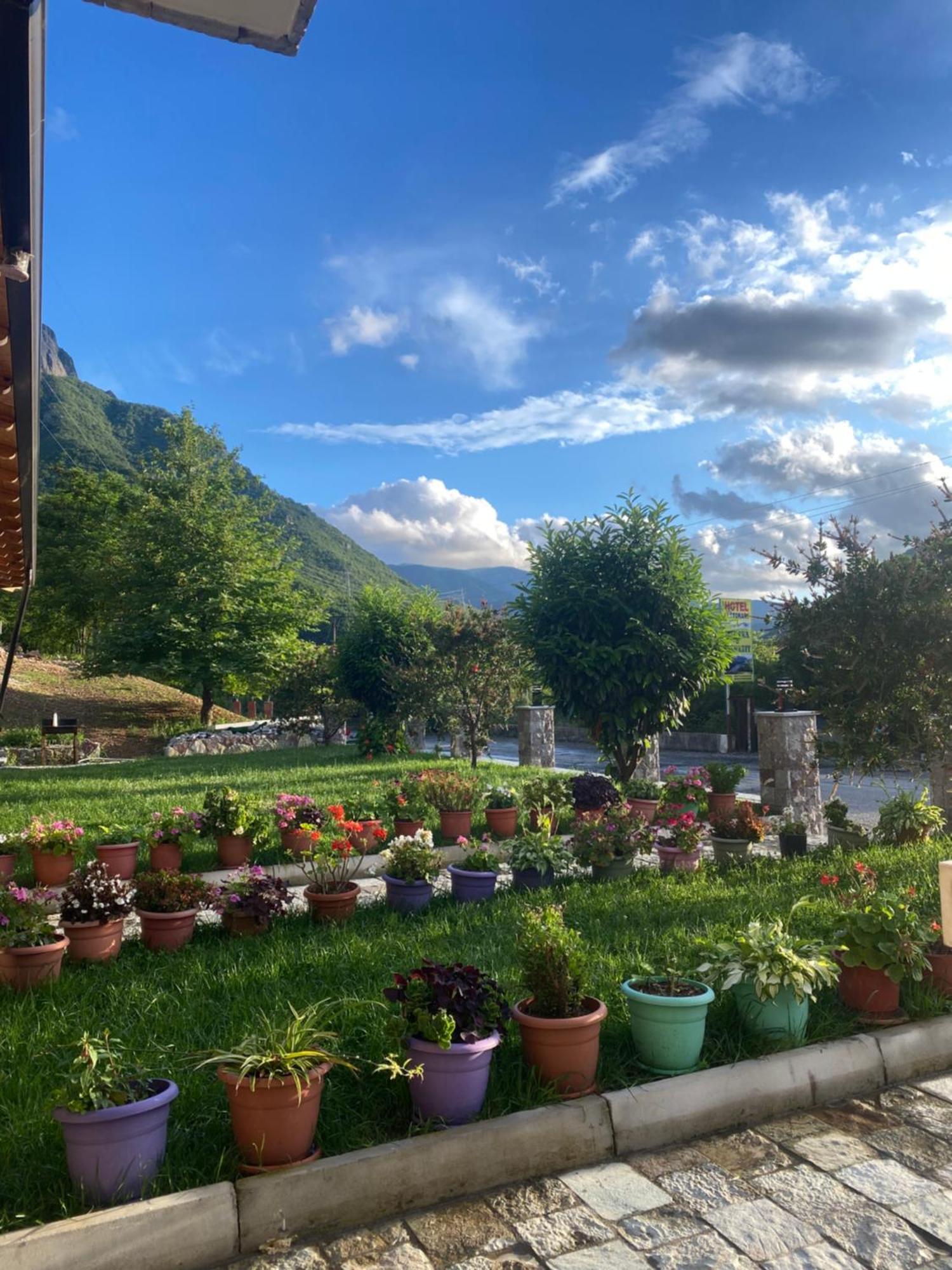 Hotel Lugina E Komanit