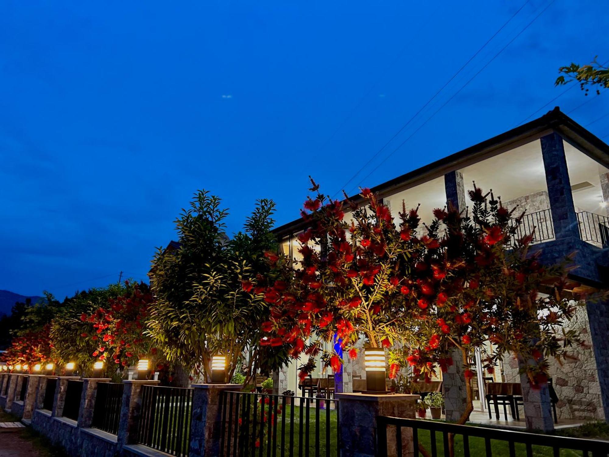 Lugina E Komanit Hotel